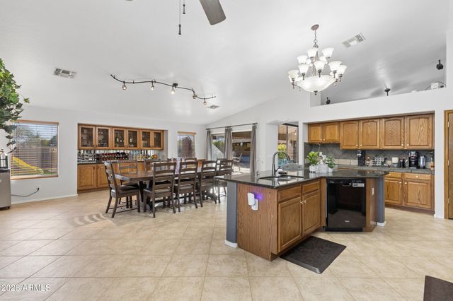 2637 E CARLA VISTA Drive, Gilbert, AZ 85295