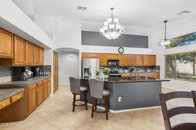 2637 E CARLA VISTA Drive, Gilbert, AZ 85295