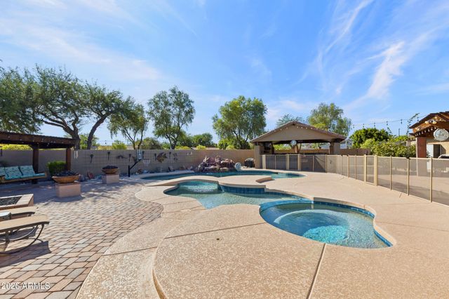 2637 E CARLA VISTA Drive, Gilbert, AZ 85295