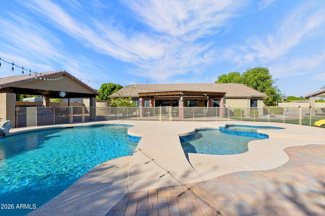 2637 E CARLA VISTA Drive, Gilbert, AZ 85295