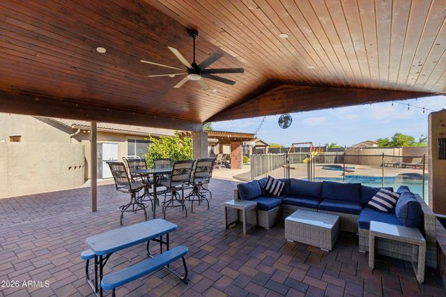 2637 E CARLA VISTA Drive, Gilbert, AZ 85295