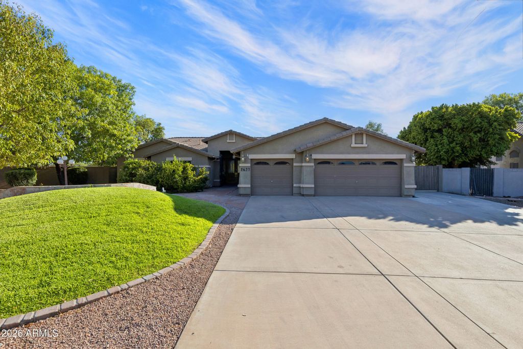 2637 E CARLA VISTA Drive, Gilbert, AZ 85295
