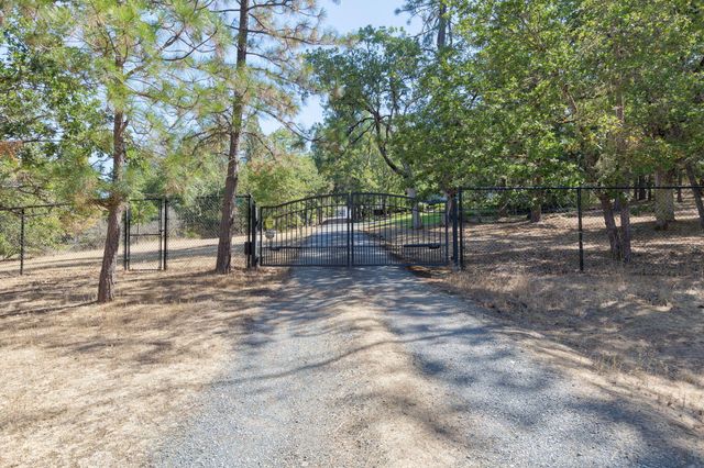 543 Serenity Lane, Grants Pass, OR 97526