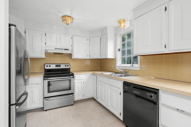31 Old Village Rd, Chatham, MA 02633