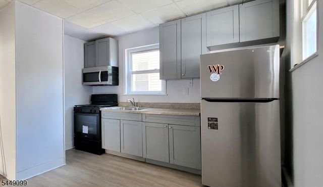 78 Van Buren St, Passaic City, NJ 07055