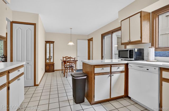 29441 Sylvan Lane, Farmington Hills, MI 48334