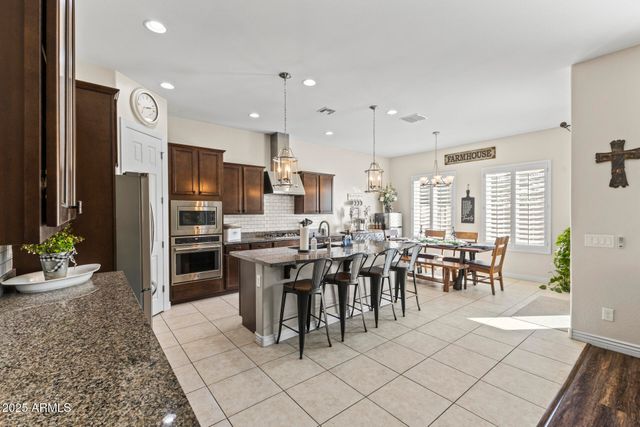 18495 W PARADISE Lane, Surprise, AZ 85388