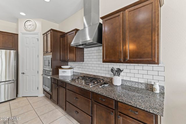 18495 W PARADISE Lane, Surprise, AZ 85388