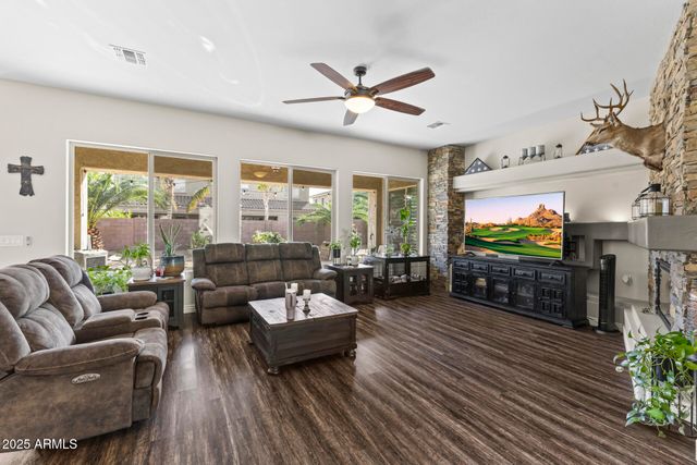 18495 W PARADISE Lane, Surprise, AZ 85388