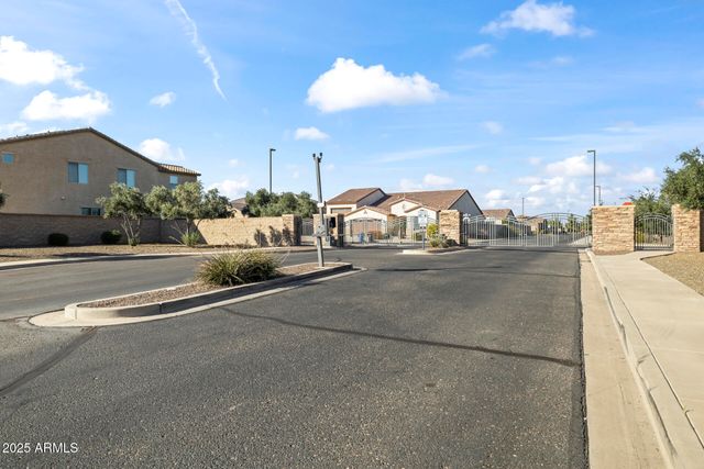 18495 W PARADISE Lane, Surprise, AZ 85388