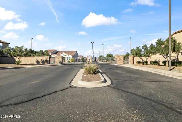 18495 W PARADISE Lane, Surprise, AZ 85388