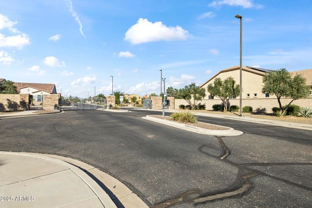 18495 W PARADISE Lane, Surprise, AZ 85388