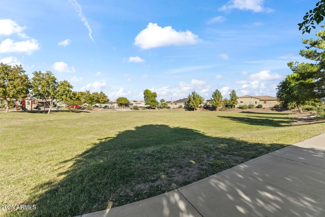 18495 W PARADISE Lane, Surprise, AZ 85388