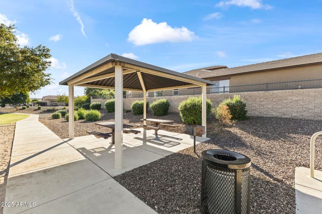 18495 W PARADISE Lane, Surprise, AZ 85388