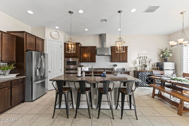 18495 W PARADISE Lane, Surprise, AZ 85388