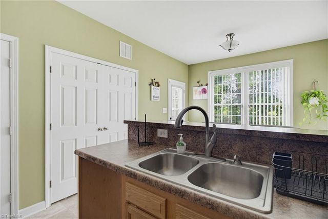 529 Meredith Avenue, Lexington, NC 27292