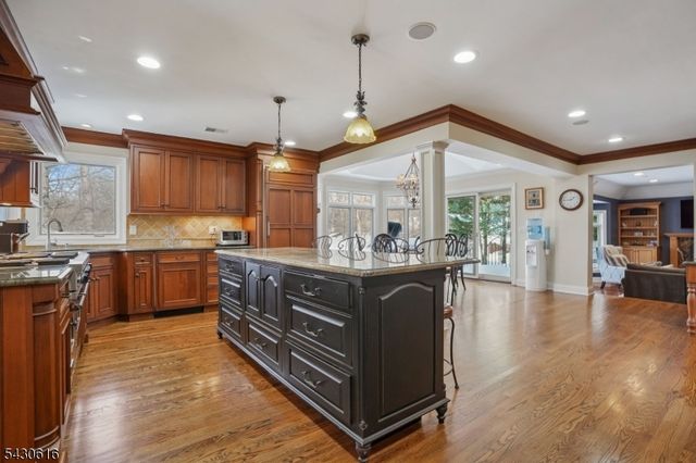 68 Rockledge Dr, Livingston Twp., NJ 07039