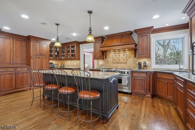 68 Rockledge Dr, Livingston Twp., NJ 07039