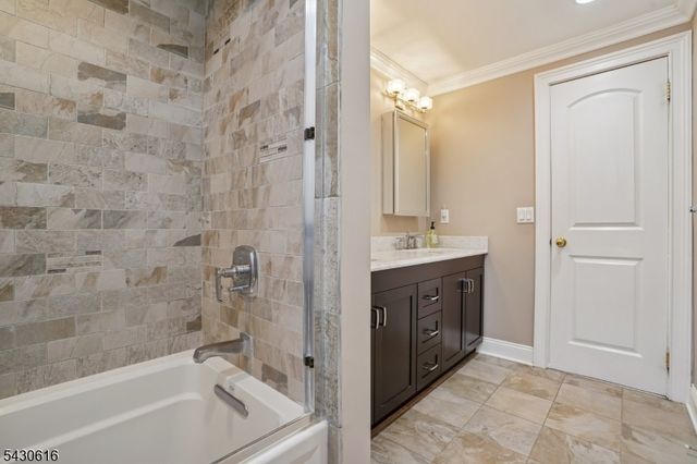 68 Rockledge Dr, Livingston Twp., NJ 07039