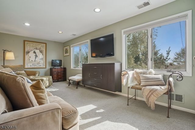 68 Rockledge Dr, Livingston Twp., NJ 07039
