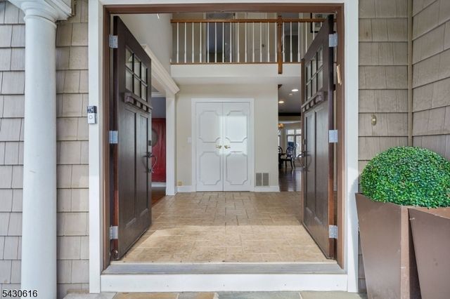 68 Rockledge Dr, Livingston Twp., NJ 07039