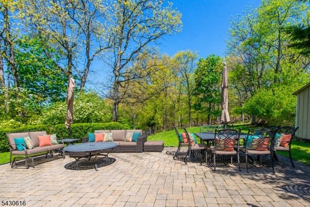 68 Rockledge Dr, Livingston Twp., NJ 07039