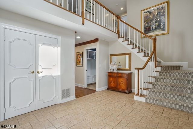 68 Rockledge Dr, Livingston Twp., NJ 07039