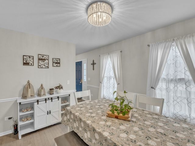 6930 Bennington Drive, Gurnee, IL 60031