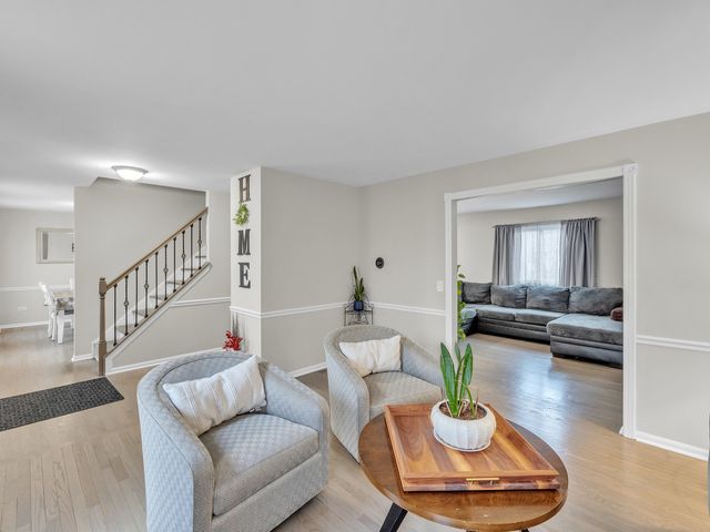 6930 Bennington Drive, Gurnee, IL 60031