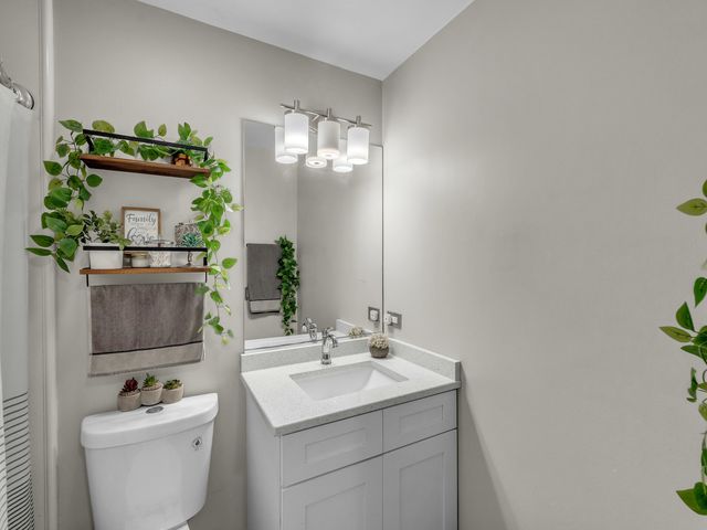 6930 Bennington Drive, Gurnee, IL 60031