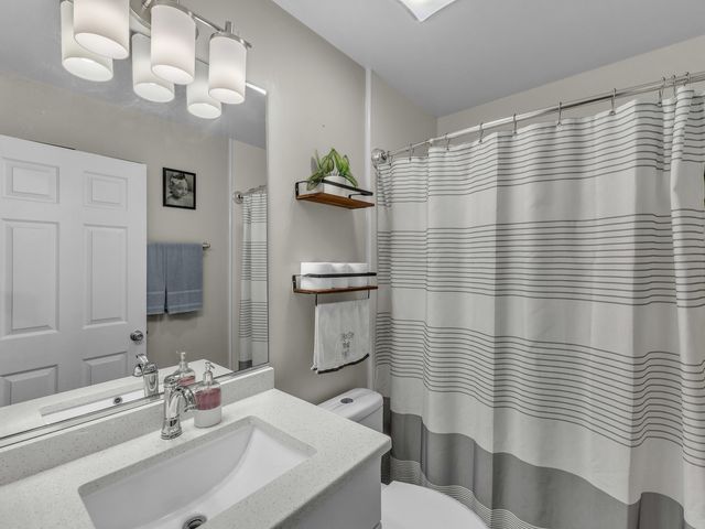 6930 Bennington Drive, Gurnee, IL 60031