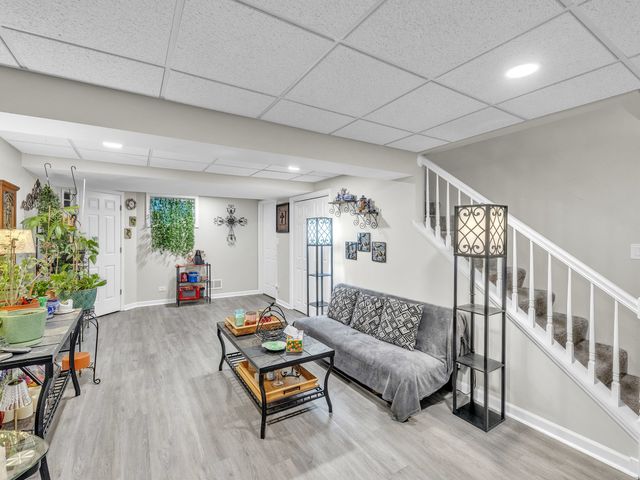 6930 Bennington Drive, Gurnee, IL 60031