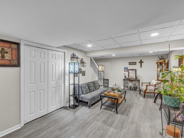 6930 Bennington Drive, Gurnee, IL 60031