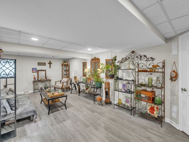 6930 Bennington Drive, Gurnee, IL 60031