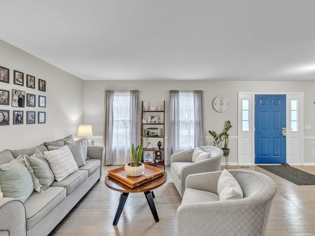 6930 Bennington Drive, Gurnee, IL 60031