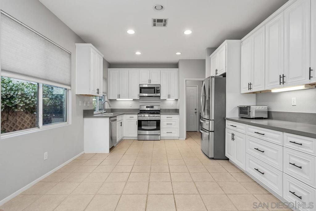 Image 13 of property listing at 1231 Avenida Amistad, San Marcos, CA 92069