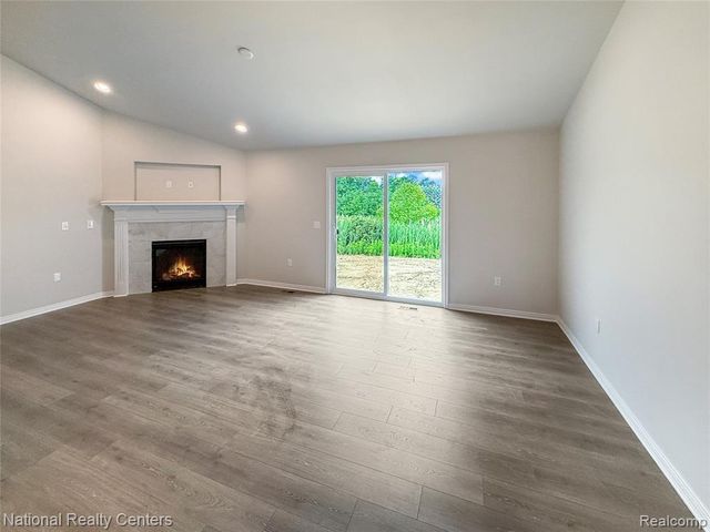 317 Devonshire Drive 9, Lapeer, MI 48446