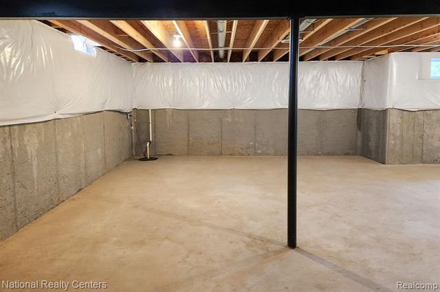 317 Devonshire Drive 9, Lapeer, MI 48446