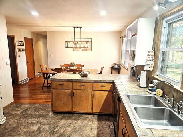 803 Maas Road, Quincy, IL 62305