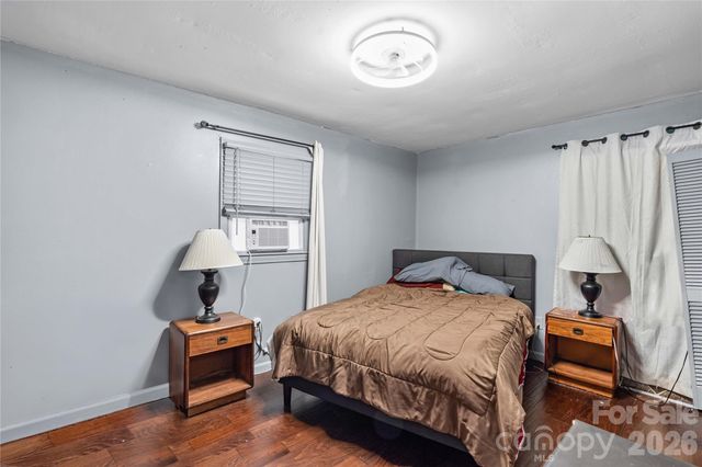1130 24th Avenue Place NE, Hickory, NC 28601