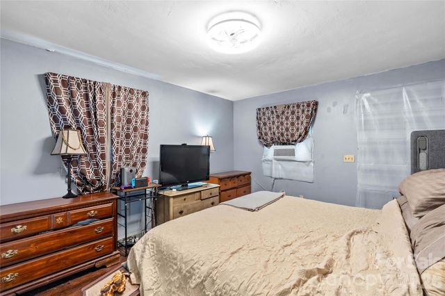 1130 24th Avenue Place NE, Hickory, NC 28601