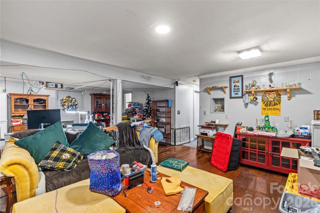 1130 24th Avenue Place NE, Hickory, NC 28601