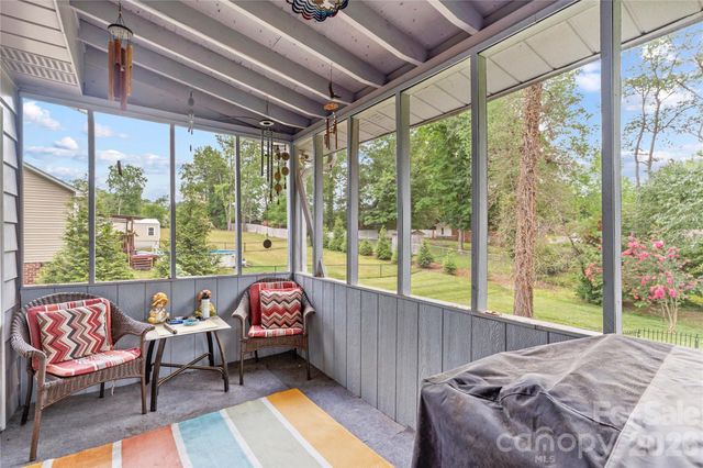 1130 24th Avenue Place NE, Hickory, NC 28601