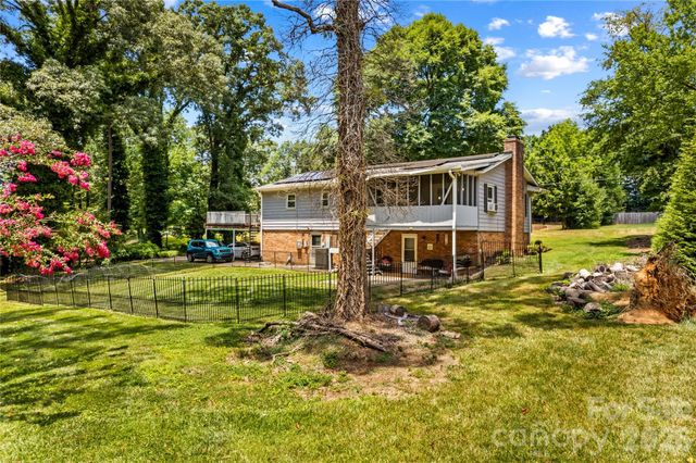 1130 24th Avenue Place NE, Hickory, NC 28601
