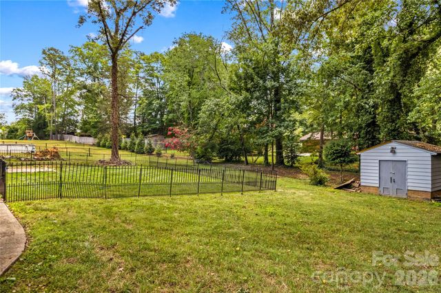 1130 24th Avenue Place NE, Hickory, NC 28601