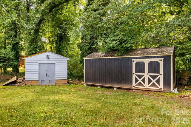 1130 24th Avenue Place NE, Hickory, NC 28601