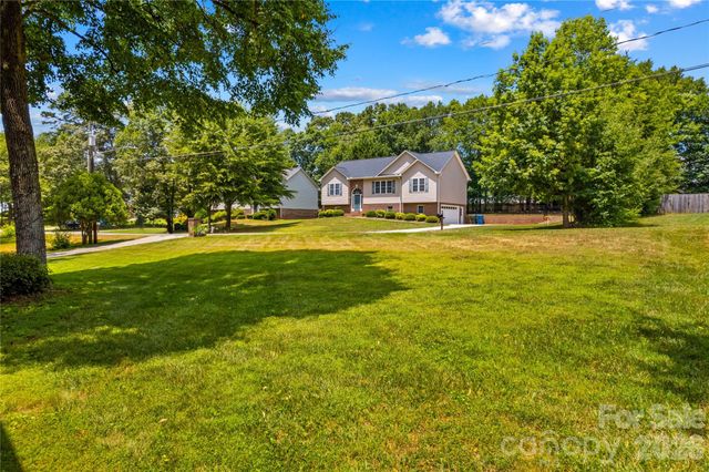 1130 24th Avenue Place NE, Hickory, NC 28601