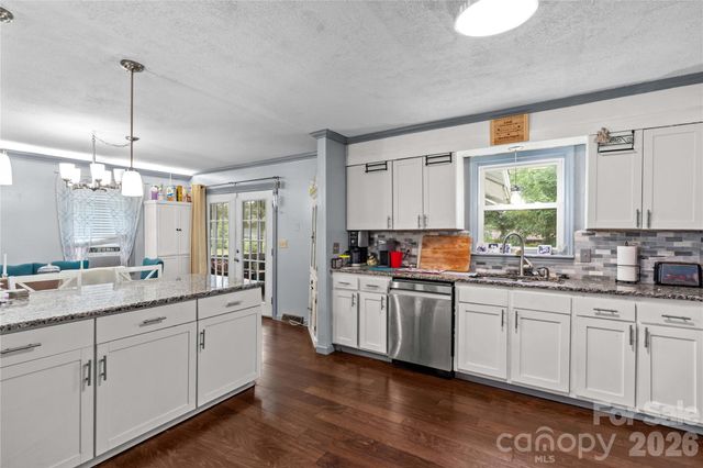 1130 24th Avenue Place NE, Hickory, NC 28601