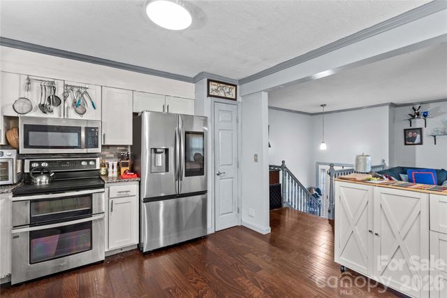 1130 24th Avenue Place NE, Hickory, NC 28601