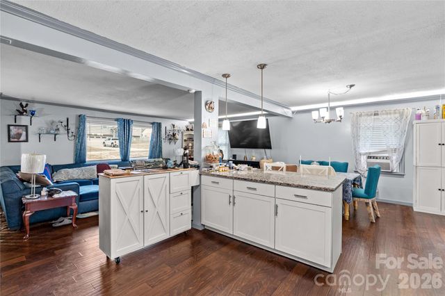 1130 24th Avenue Place NE, Hickory, NC 28601